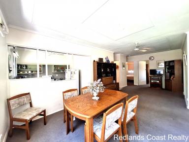 House For Sale - QLD - Macleay Island - 4184 - Post War Home with Water views  (Image 2)