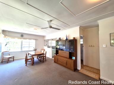 House For Sale - QLD - Macleay Island - 4184 - Post War Home with Water views  (Image 2)