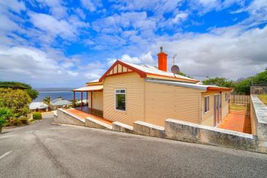 House For Sale - WA - Mount Melville - 6330 - Charming, Fully Restored Cottage with Breathtaking Views  (Image 2)