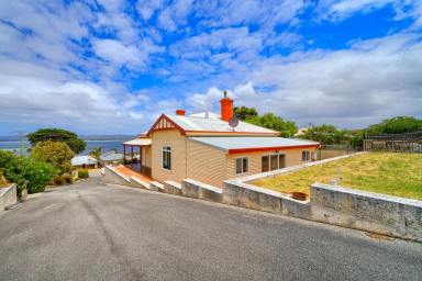 House For Sale - WA - Mount Melville - 6330 - Charming, Fully Restored Cottage with Breathtaking Views  (Image 2)