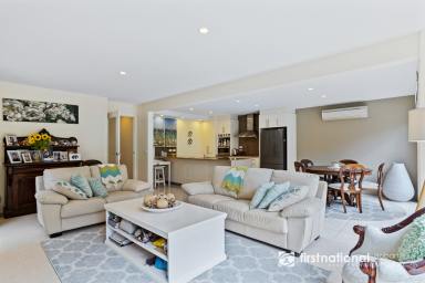 Unit For Sale - TAS - Kingston - 7050 - Exquisite Townhouse in a Prime Location  (Image 2)