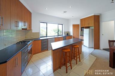 House For Lease - VIC - Horsham - 3400 - Lakeside property in Horsham CBD!  (Image 2)