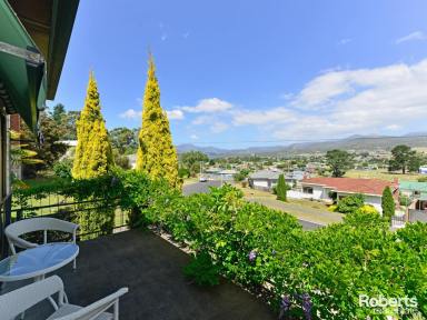 House For Sale - TAS - New Norfolk - 7140 - 4-Bedroom Residence in the sought-after town of New Norfolk  (Image 2)