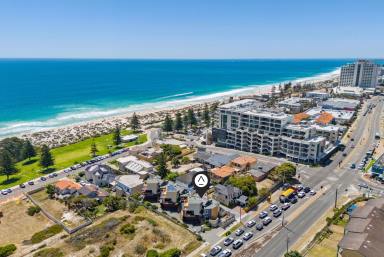 House For Sale - WA - Scarborough - 6019 - Coastal Elegance in the Heart of Scarborough  (Image 2)