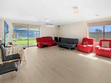 House For Sale - VIC - East Bairnsdale - 3875 - MODERN 4-BEDROOM FAMILY HOME IN EAST BAIRNSDALE  (Image 2)