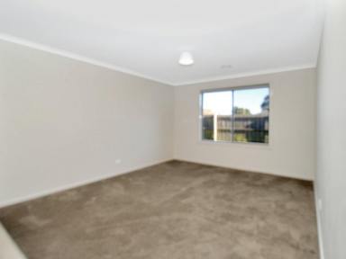 House For Sale - VIC - East Bairnsdale - 3875 - MODERN 4-BEDROOM FAMILY HOME IN EAST BAIRNSDALE  (Image 2)