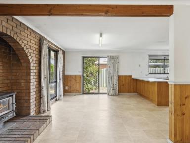 House For Sale - VIC - Avenel - 3664 - KEY TO HAPPINESS IN AVENEL  (Image 2)