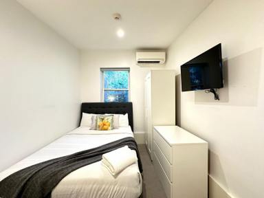 Flat For Lease - NSW - McMahons Point - 2060 - Private Room Walk to North Sydney Station and Greenwood Plaza in 8 Min  (Image 2)