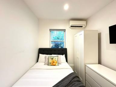 Flat For Lease - NSW - McMahons Point - 2060 - Private Room Walk to North Sydney Station and Greenwood Plaza in 8 Min  (Image 2)