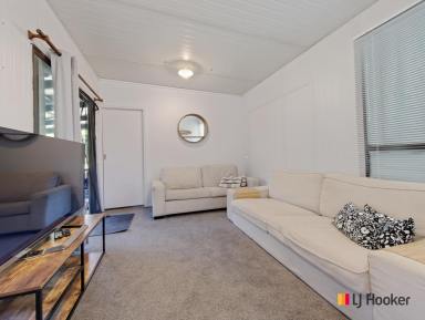 Unit For Sale - NSW - North Batemans Bay - 2536 - Holiday cabin in pet friendly park….  (Image 2)