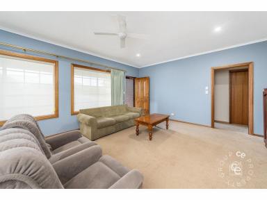 Unit For Sale - SA - Mount Pleasant - 5235 - The Pick Of The Bunch  (Image 2)