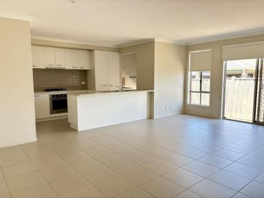 House For Sale - VIC - Mickleham - 3064 - Beautiful home located in the heart of Mickleham  (Image 2)