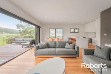 House For Lease - TAS - Coles Bay - 7215 - Contemporary Living With Golf Course Views  (Image 2)