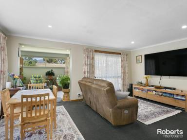 Unit For Sale - TAS - Mount Nelson - 7007 - Sun drenched, with all the extras  (Image 2)