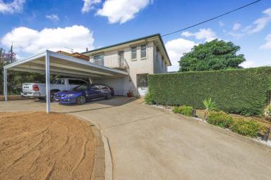 House For Sale - NSW - Tumut - 2720 - Stunning 4 Bedroom Top of The Township Gem  (Image 2)