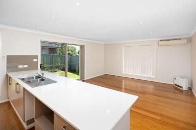 Townhouse For Sale - NSW - Cootamundra - 2590 - Modern 3-Bedroom Townhouse in Prime Location  (Image 2)