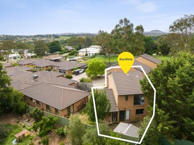 Unit For Sale - NSW - Yass - 2582 - Modern Townhouse in Prime Location  (Image 2)