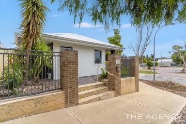 House For Sale - WA - Singleton - 6175 - Coastal Living Made Easy – Stylish 4x2 in Prime Singleton Location  (Image 2)