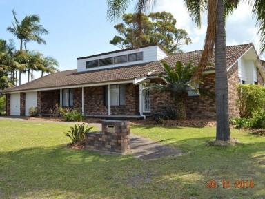 House For Lease - NSW - Old Bar - 2430 - CHARMING FAMILY HOME WITH DOUBLE GARAGE CLOSE TO TOWN  (Image 2)