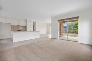 House For Sale - VIC - Epsom - 3551 - Low Maintenance Living - Prime Location!  (Image 2)