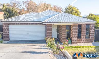 House For Sale - VIC - Myrtleford - 3737 - Modern 3 bedroom home  (Image 2)