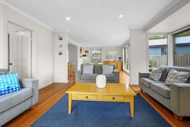 Unit For Lease - VIC - Apollo Bay - 3233 - Coastal Living at Its Best – Fully Furnished - Available Now!  (Image 2)