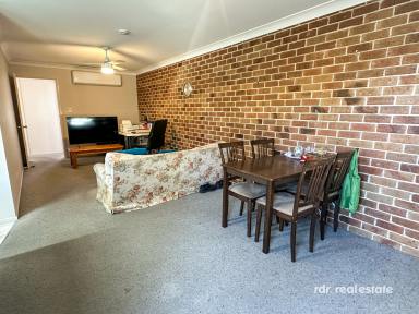 Unit For Sale - NSW - Inverell - 2360 - COMFORTABLE UNIT, CONVENIENT LOCATION  (Image 2)