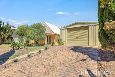 House For Sale - WA - Madora Bay - 6210 - SPACIOUS FAMILY HOME IN SOUGHT AFTER MADORA BAY  (Image 2)