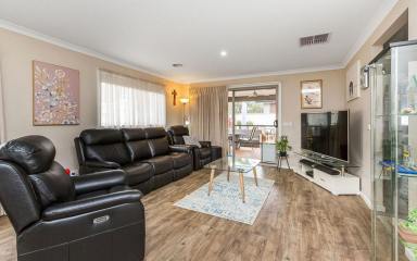 House For Sale - VIC - White Hills - 3550 - Stylish and Spacious Family Home in Prime White Hills Location  (Image 2)