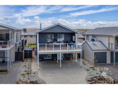 House Sold - SA - Mannum - 5238 - Ideal Home Overlooking Marina and Waterways  (Image 2)