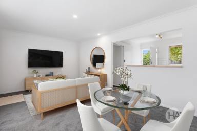 Unit For Sale - VIC - Mornington - 3931 - Refined, Private & Prime Location  (Image 2)