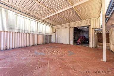 House For Sale - WA - Dawesville - 6211 - Spacious Family Home with Tradie's Dream Workshop & Oodles of parking  (Image 2)