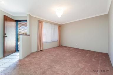 House For Sale - WA - Dawesville - 6211 - Spacious Family Home with Tradie's Dream Workshop & Oodles of parking  (Image 2)