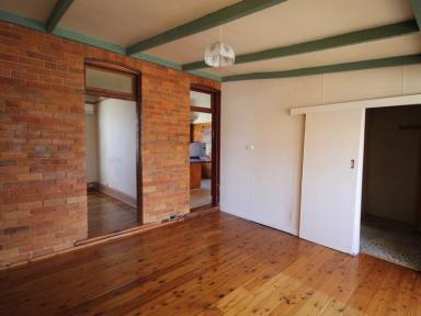 House For Lease - NSW - Inverell - 2360 - Cosy Cottage Style Home  (Image 2)