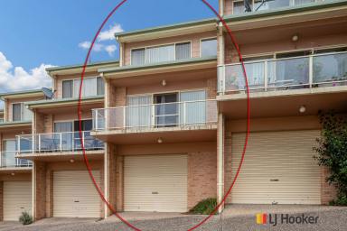 Unit For Sale - NSW - Batemans Bay - 2536 - Spacious Townhouse in Prime Location - Perfect Investment or Lifestyle Choice !  (Image 2)