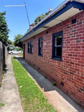 House Leased - VIC - Box Hill - 3128 - Pet friendly neat and tidy 3 bed, 1 bathroom, 2 toilets.  (Image 2)