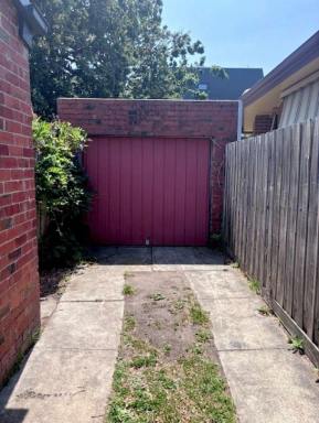 House Leased - VIC - Box Hill - 3128 - Pet friendly neat and tidy 3 bed, 1 bathroom, 2 toilets.  (Image 2)