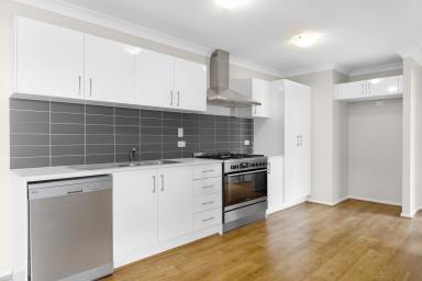 Unit Leased - QLD - Glenvale - 4350 - Modern Townhouse in the Heart of Glenvale.  (Image 2)