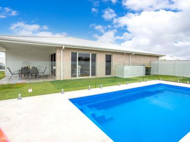 House Sold - NSW - Old Bar - 2430 - MODERN HOME WITH ALL THE EXTRAS  (Image 2)