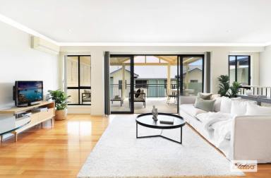 Townhouse For Lease - NSW - Wollongong - 2500 - Stunning Townhouse for Rent  (Image 2)