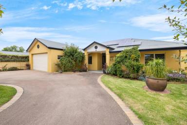 House For Sale - VIC - East Bairnsdale - 3875 - 'In Town' Property With Panoramic Views  (Image 2)