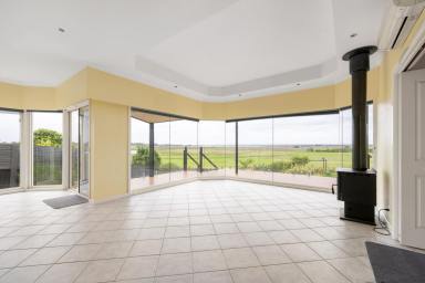 House Sold - VIC - East Bairnsdale - 3875 - 'In Town' Property With Panoramic Views  (Image 2)