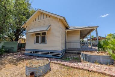 House For Sale - VIC - Ouyen - 3490 - Charming 3 bedroom weatherboard home  (Image 2)