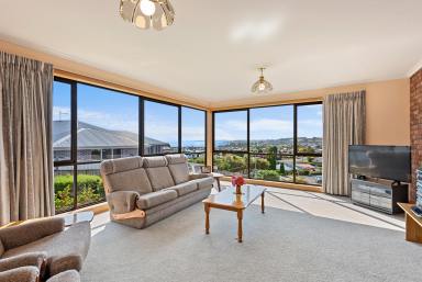 House For Sale - TAS - West Ulverstone - 7315 - Family home with AMAZING views!!!  (Image 2)