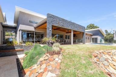 House For Sale - WA - Jane Brook - 6056 - The Creme de la Creme of The Hills  (Image 2)