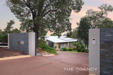 House For Sale - WA - Jane Brook - 6056 - The Creme de la Creme of The Hills  (Image 2)