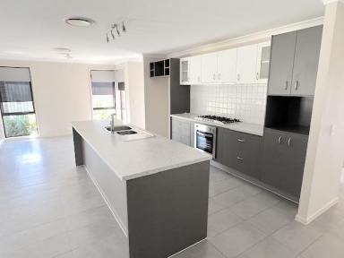 House Leased - NSW - Goulburn - 2580 - STUNNING FAMILY HOME  (Image 2)