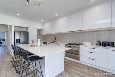 House For Sale - WA - Ridgewood - 6030 - Ultimate Kitchen for Chefs and Entertainers  (Image 2)