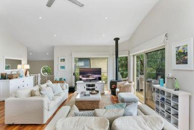 Townhouse For Sale - VIC - Apollo Bay - 3233 - PERFECTLY POSITIONED COASTAL TOWNHOUSE  (Image 2)