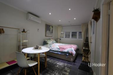 Studio Leased - NSW - Inverell - 2360 - Furnished Studio Close to Town  (Image 2)